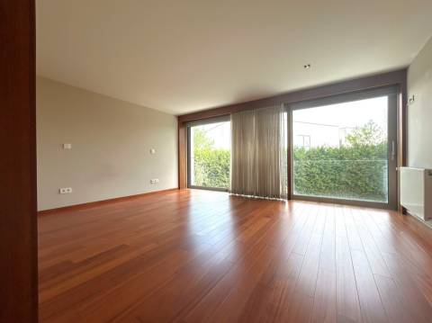 Moradia T4 em condomínio | Vilarinha