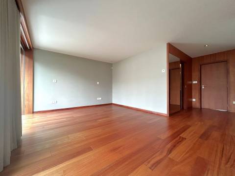 Moradia T4 em condomínio | Vilarinha