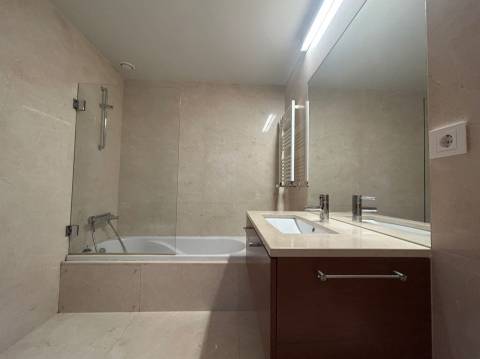 Moradia T4 em condomínio | Vilarinha