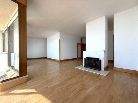 T4 c/ Vista Mar | Varanda | Foz do Douro