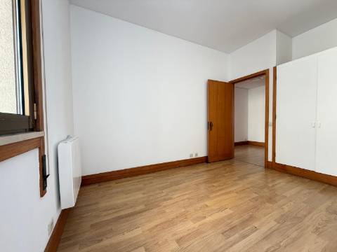 T4 c/ Vista Mar | Varanda | Foz do Douro