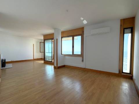 T4 c/ Vista Mar | Varanda | Foz do Douro