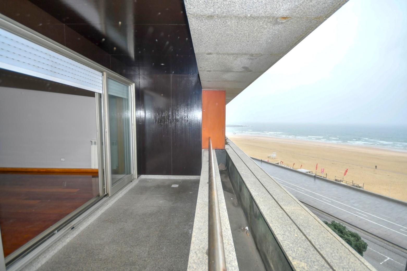 T3 | 1ª linha de mar, para arrendamento, em Matosinhos Sul | Em frente ao mar