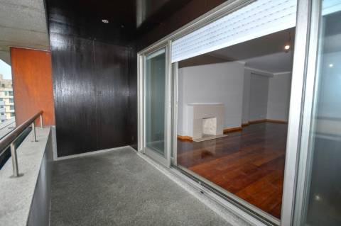 T3 | 1ª linha de mar, para arrendamento, em Matosinhos Sul | Em frente ao mar