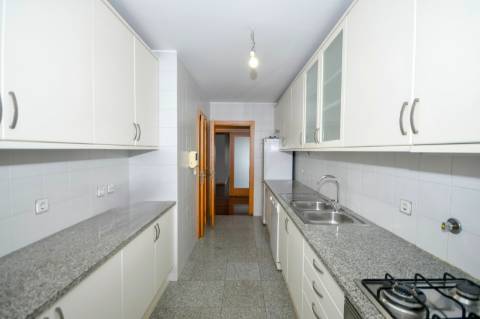 T3 | 1ª linha de mar, para arrendamento, em Matosinhos Sul | Em frente ao mar