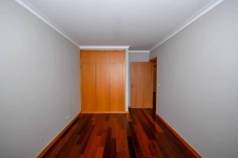 T3 | 1ª linha de mar, para arrendamento, em Matosinhos Sul | Em frente ao mar