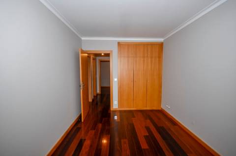 T3 | 1ª linha de mar, para arrendamento, em Matosinhos Sul | Em frente ao mar