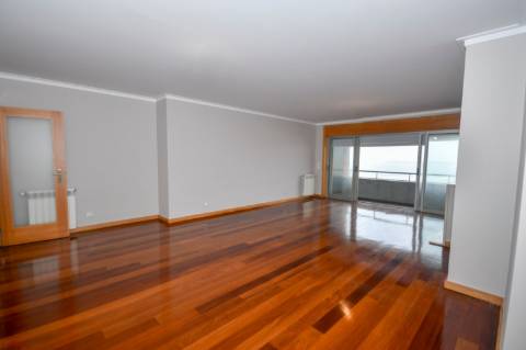 T3 | 1ª linha de mar, para arrendamento, em Matosinhos Sul | Em frente ao mar