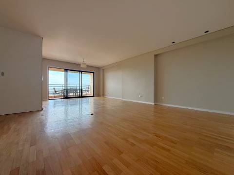 T3 Remodelado com varanda na foz/ vista mar