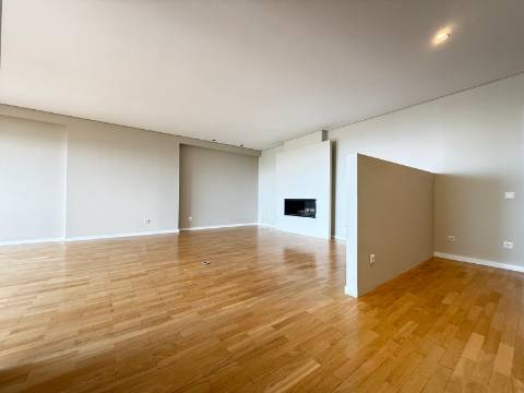 T3 Remodelado com varanda na foz/ vista mar