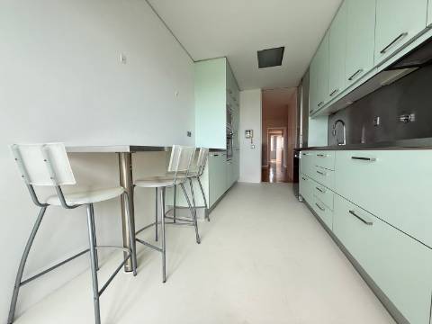 T3 Remodelado com varanda na foz/ vista mar