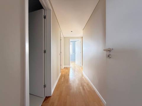 T3 Remodelado com varanda na foz/ vista mar