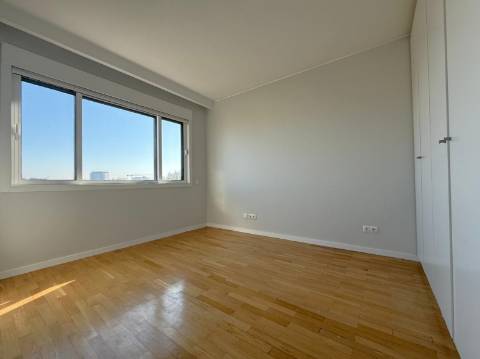 T3 Remodelado com varanda na foz/ vista mar