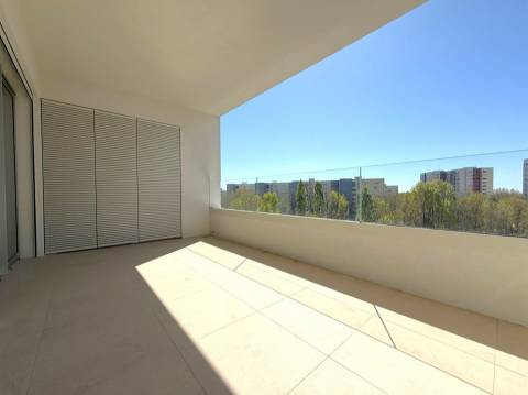 T1 c/ Varanda Sul/Poente, Garagem e Arrumo em Ramalde