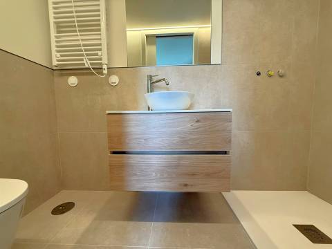 T2 NOVO no 8.º Andar c/ Varanda Sul/Poente, Garagem e Arrumo em Ramalde