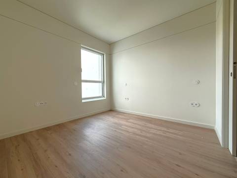 T2 NOVO no 8.º Andar c/ Varanda Sul/Poente, Garagem e Arrumo em Ramalde