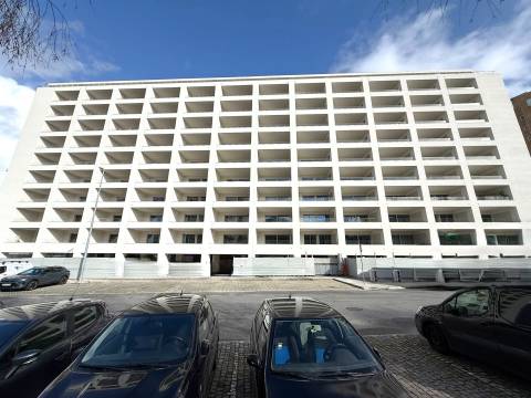 T2 NOVO no 8.º Andar c/ Varanda Sul/Poente, Garagem e Arrumo em Ramalde