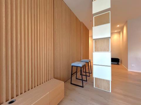 Apartamento T2 renovado com varanda e garagem | Mota Galiza