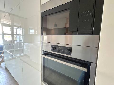 Apartamento T2 renovado com varanda e garagem | Mota Galiza