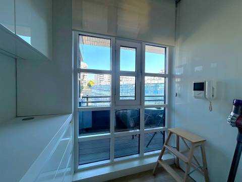 Apartamento T2 renovado com varanda e garagem | Mota Galiza