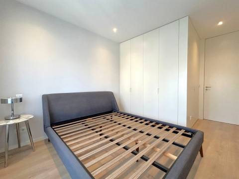 Apartamento T2 renovado com varanda e garagem | Mota Galiza