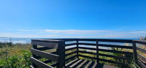 Moradia T5 de luxo absolutamente única, implantada sobre o mar