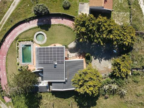 Moradia T5 de luxo absolutamente única, implantada sobre o mar