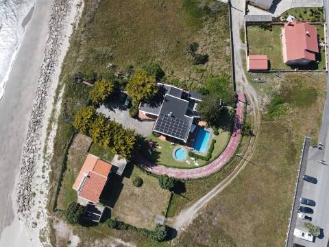 Moradia T5 de luxo absolutamente única, implantada sobre o mar