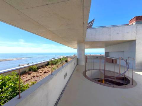 Penthouse T4 com Terraço e Piscina Privada | Foz do Douro