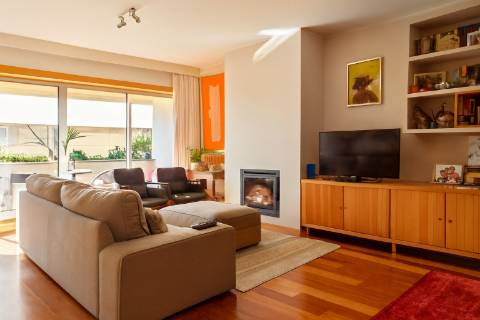 T3 Duplex com 2 lugares de garagem em condomínio privado no Porto