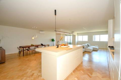 Apartamento T4 de Luxo com 3 frentes no Porto