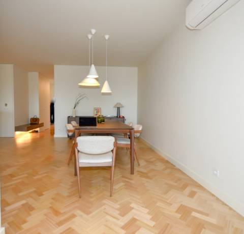 Apartamento T4 de Luxo com 3 frentes no Porto