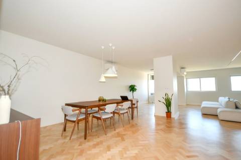 Apartamento T4 de Luxo com 3 frentes no Porto