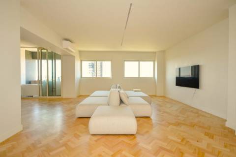 Apartamento T4 de Luxo com 3 frentes no Porto