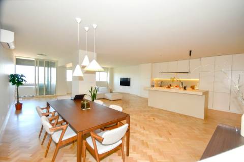 Apartamento T4 de Luxo com 3 frentes no Porto