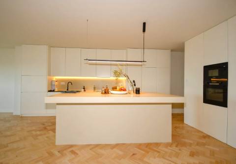 Apartamento T4 de Luxo com 3 frentes no Porto