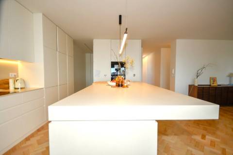 Apartamento T4 de Luxo com 3 frentes no Porto