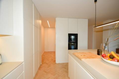 Apartamento T4 de Luxo com 3 frentes no Porto