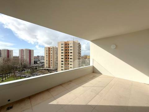 T2 NOVO no 8.º Andar c/ Varanda Sul/Poente, Garagem e Arrumo em Ramalde