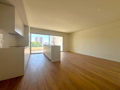 T2 NOVO no 6.º Andar c/ Varanda Sul/Poente, Garagem e Arrumo em Ramalde