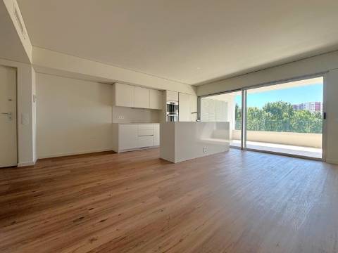 T2 NOVO no 6.º Andar c/ Varanda Sul/Poente, Garagem e Arrumo em Ramalde