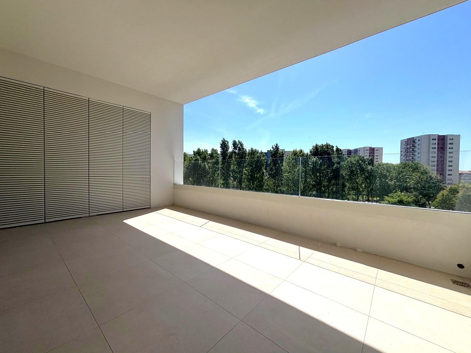 T2 NOVO no 6.º Andar c/ Varanda Sul/Poente, Garagem e Arrumo em Ramalde