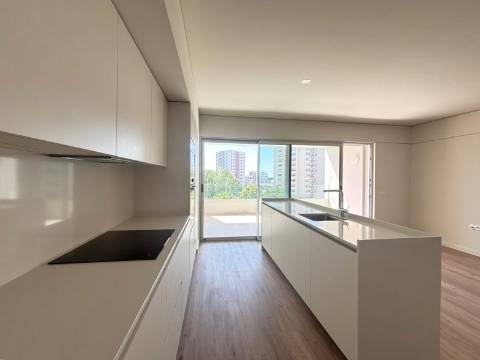 T2 NOVO no 6.º Andar c/ Varanda Sul/Poente, Garagem e Arrumo em Ramalde