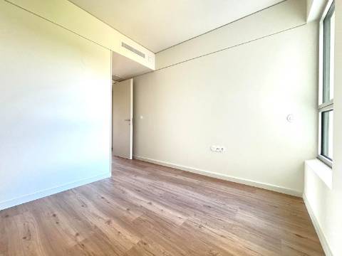 T2 NOVO no 6.º Andar c/ Varanda Sul/Poente, Garagem e Arrumo em Ramalde