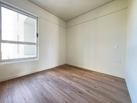 T2 NOVO no 6.º Andar c/ Varanda Sul/Poente, Garagem e Arrumo em Ramalde