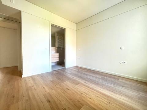 T2 NOVO no 6.º Andar c/ Varanda Sul/Poente, Garagem e Arrumo em Ramalde