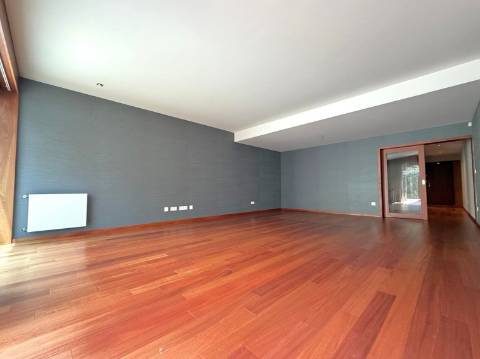 Moradia T4 em condomínio | Vilarinha