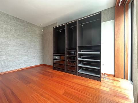 Moradia T4 em condomínio | Vilarinha