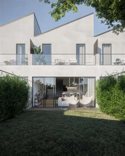 Moradia T3 nova c/ logradouro nas Condominhas, inserido no Bloco 2 com 156 m2, lugar de garagem