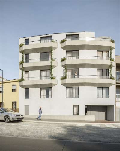 Moradia T3 nova c/ logradouro nas Condominhas, inserido no Bloco 2 com 156 m2, lugar de garagem